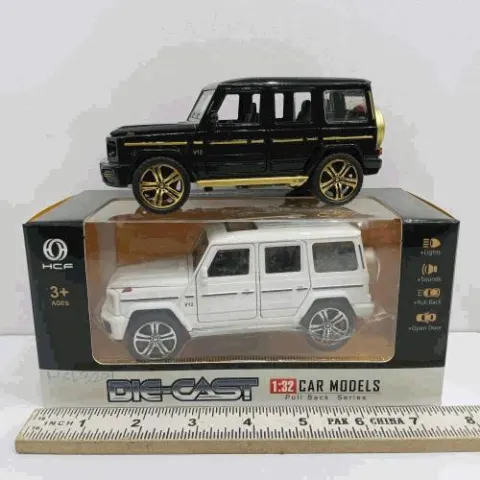 Die-Cast Luxury Off-Road Wagon 1:32