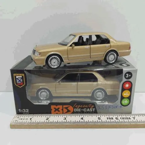 Die-Cast Classic Luxury Sedan 1:32
